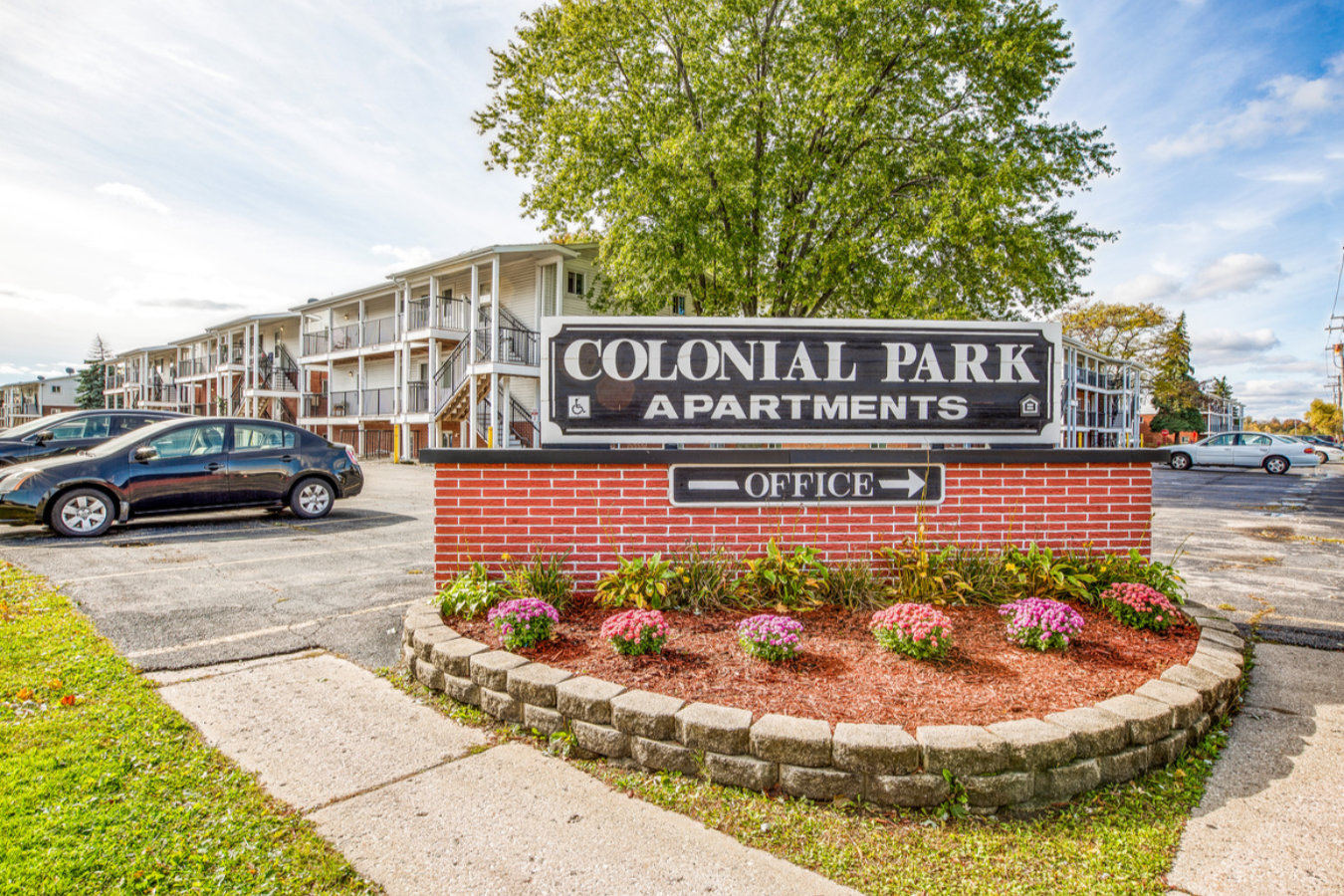 colonial park apartments park city il